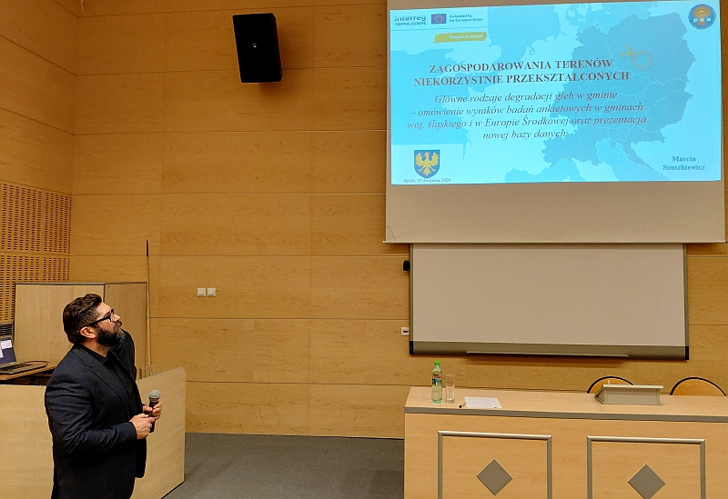 Wyniki badań ankietowych w gminach woj. śląskiego przedstawił dr Marcin Szuszkiewicz.